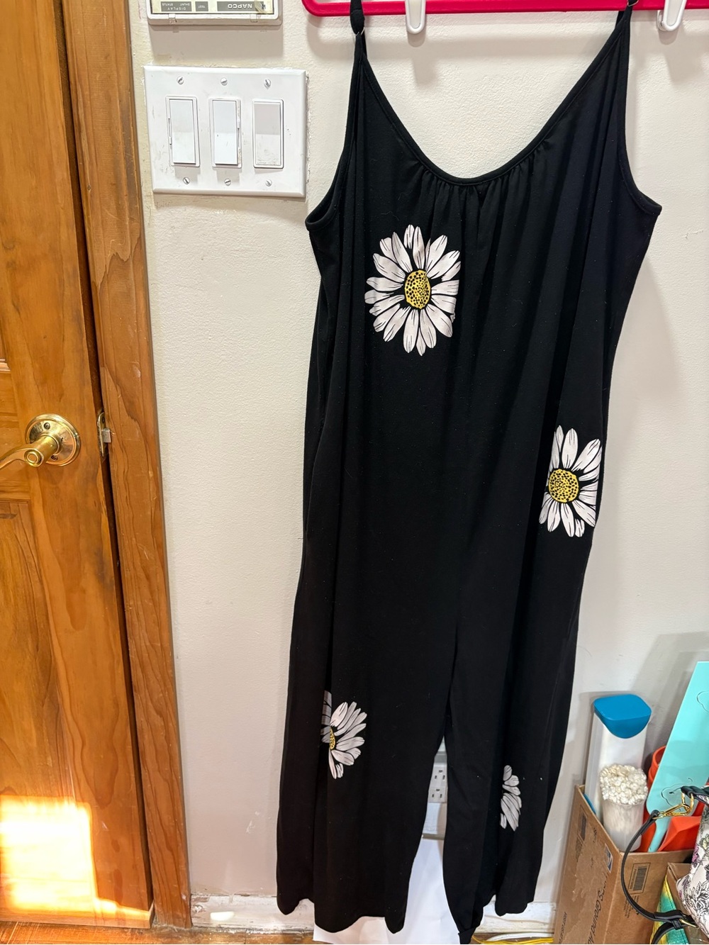Black over sizeFloral Daisy Wide-Leg Jumpsuit it is not true to size.
